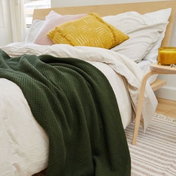 ARHAUS HOLIDAY KEEPSAKE WAFFLE WEAVE KNIT THROW - Picture 6 of 6